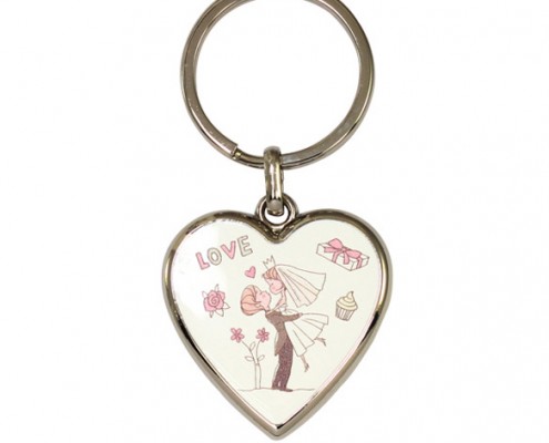 Fashion Heart-Shaped Metal Keyring can be a momorial gift.