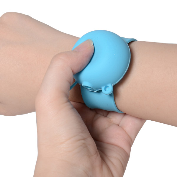 Liquid Dispenser Silicone Bracelet will not spill out easily.